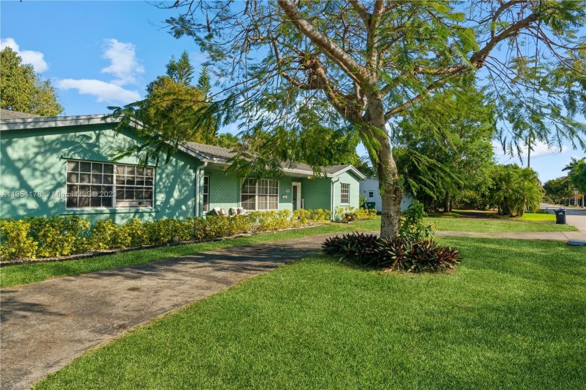 This one has it all. This spacious 4 bedroom, 3 bath home is - Beach Home for sale in Palmetto Bay, Florida on Beachhouse.com