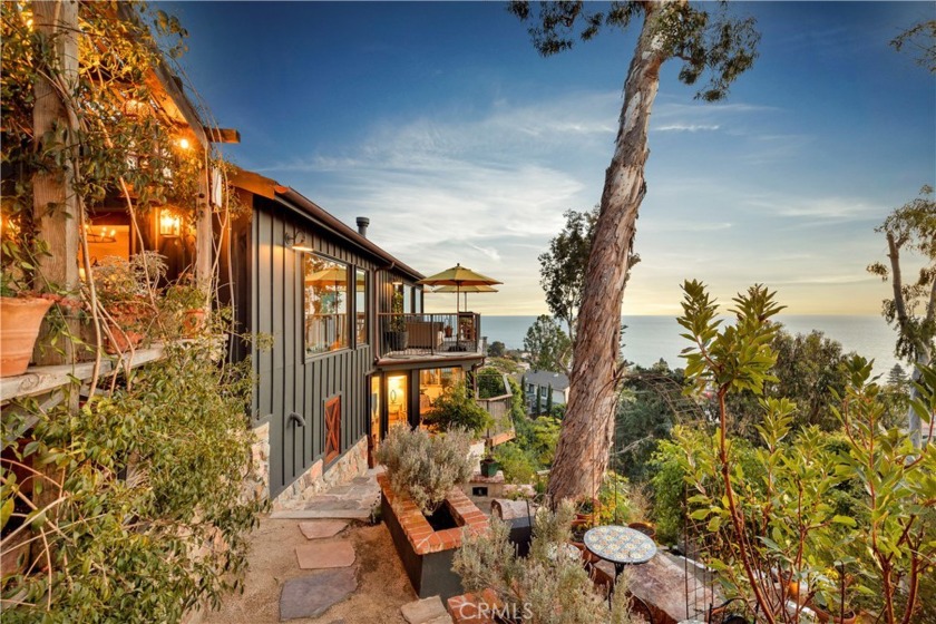 Coastal southern California has its share of special homes in - Beach Home for sale in Laguna Beach, California on Beachhouse.com