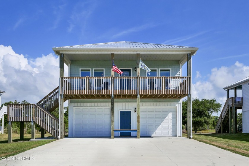 This beautiful coastal escape is less than 2 years old and very - Beach Home for sale in Sneads Ferry, North Carolina on Beachhouse.com