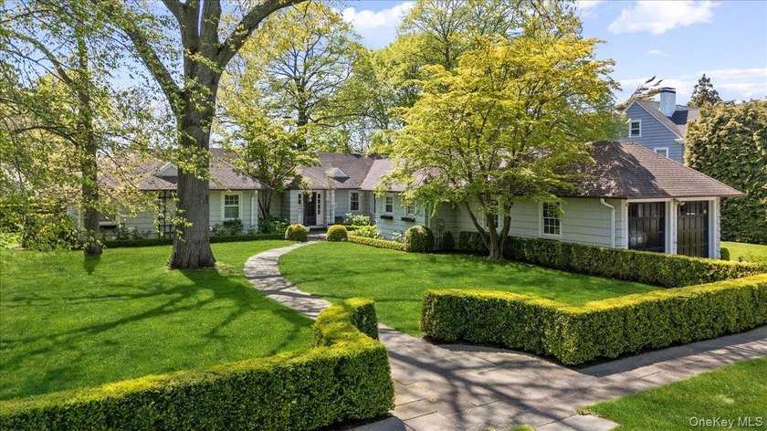 Welcome to this sprawling and exceptionally charming ranch - Beach Home for sale in Lawrence, New York on Beachhouse.com