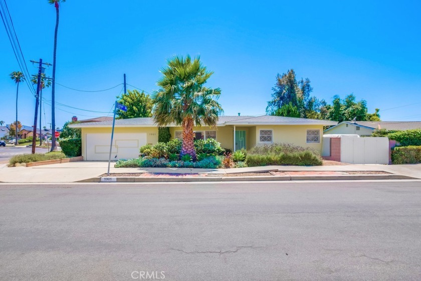 This beautifully maintained, timeless, mid-century ranch home - Beach Home for sale in San Pedro, California on Beachhouse.com