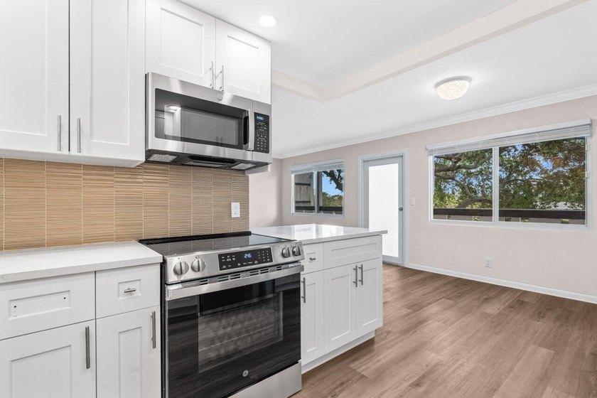 Brand New & pristine 2 bedroom and full 2 bath unit. Located in - Beach Condo for sale in Deerfield Beach, Florida on Beachhouse.com