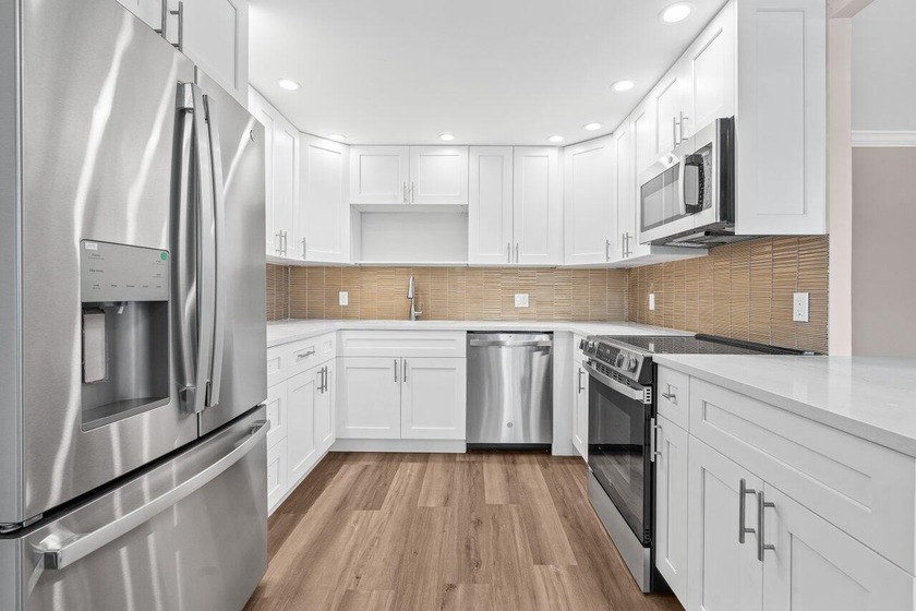 Brand New & pristine 2 bedroom and full 2 bath unit. Located in - Beach Condo for sale in Deerfield Beach, Florida on Beachhouse.com