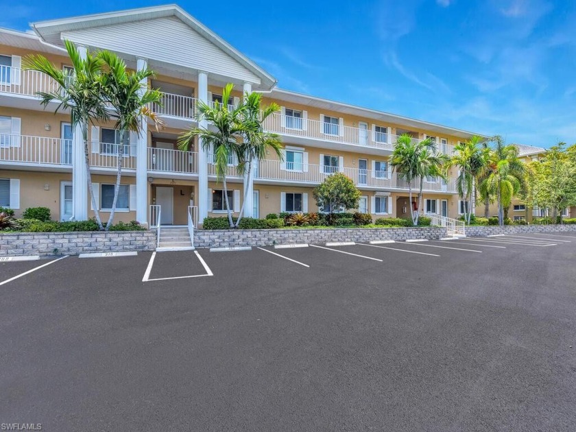 Welcome to Naples Sandpiper Bay Club! This two bedroom, two - Beach Condo for sale in Naples, Florida on Beachhouse.com