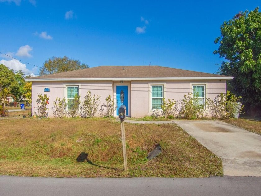 Welcome home to this well priced 4 bedroom 2013 built corner lot - Beach Home for sale in Vero Beach, Florida on Beachhouse.com