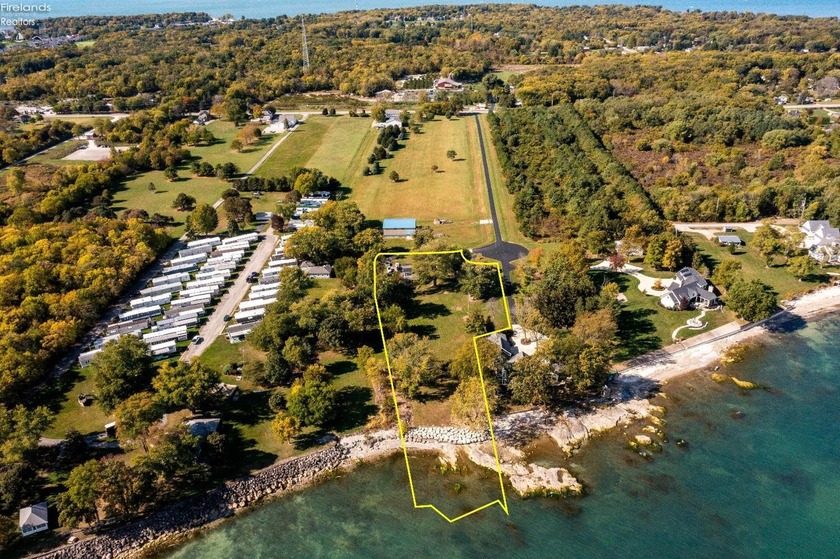 Incredible waterfront opportunity on Catawba Island! This - Beach Home for sale in Port Clinton, Ohio on Beachhouse.com