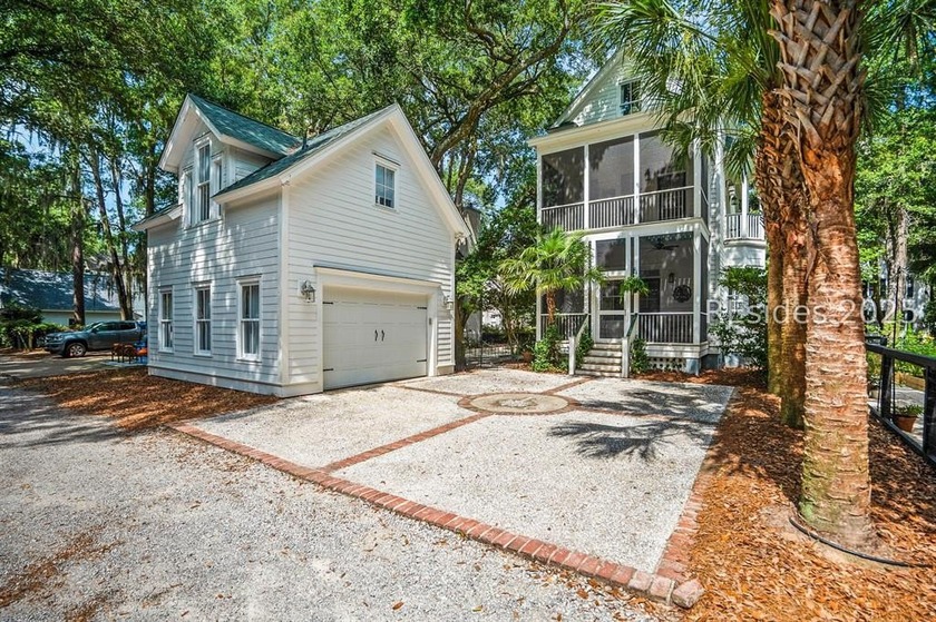 This charming Charleston-style home w/in Battery Point, is an - Beach Home for sale in Beaufort, South Carolina on Beachhouse.com