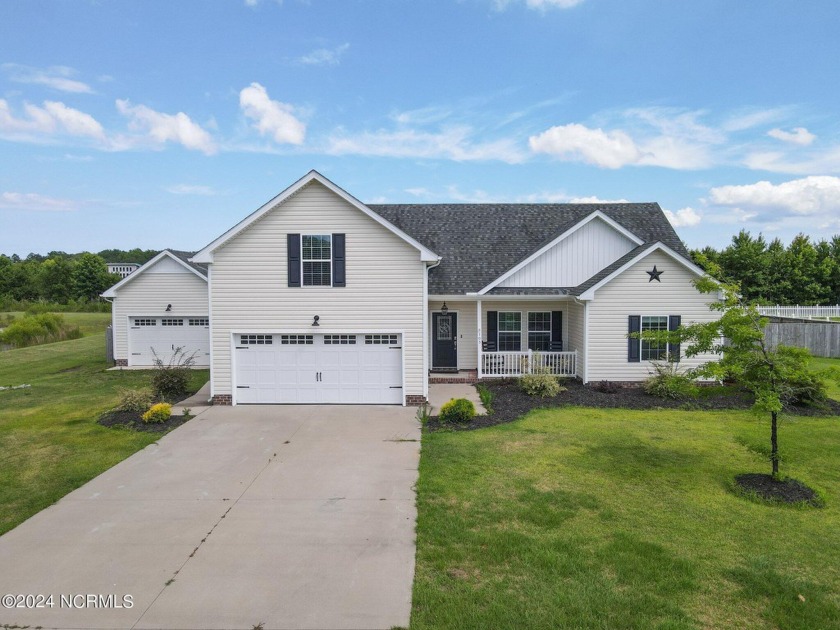 Welcome to 105 Briarcliffe Lane located in the Saddlebrook - Beach Home for sale in Moyock, North Carolina on Beachhouse.com