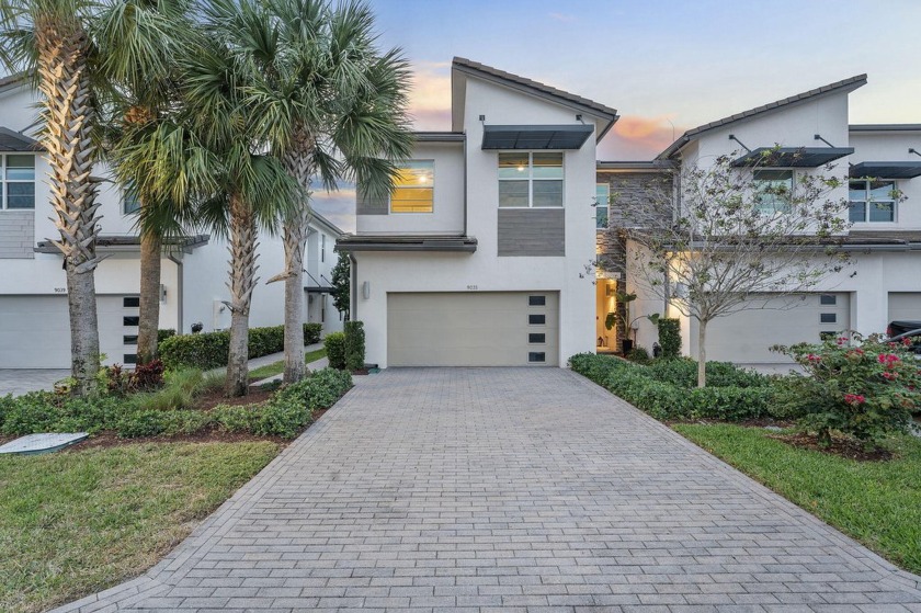 Welcome to this amazing 3-bedroom + loft, 2.5-bathroom townhouse - Beach Townhome/Townhouse for sale in Lake Worth, Florida on Beachhouse.com