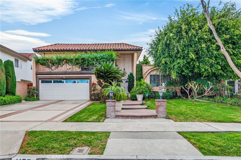 Welcome to 1100 Tulare Drive in Costa Mesa, a spacious - Beach Home for sale in Costa Mesa, California on Beachhouse.com