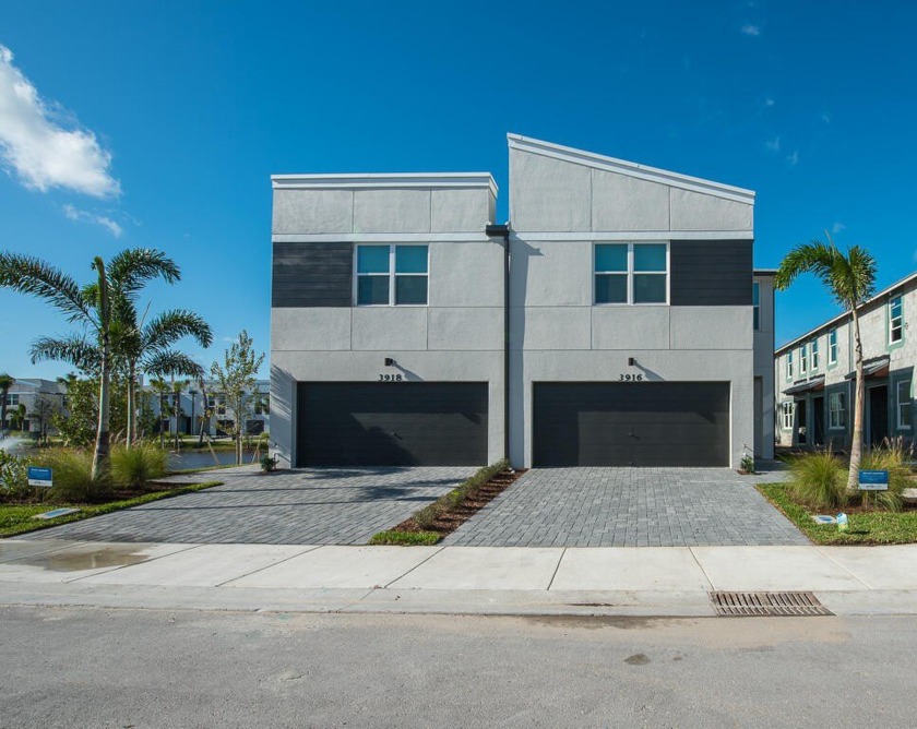 Location! Location!! Location!!! Great opportunity to own luxury - Beach Townhome/Townhouse for sale in Stuart, Florida on Beachhouse.com