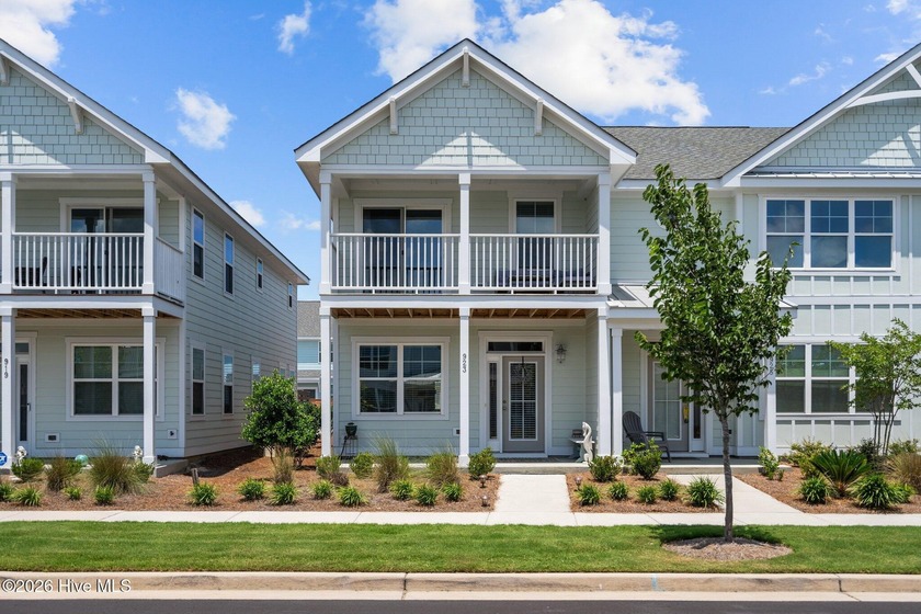 Welcome to this beautifully designed townhome in the highly - Beach Townhome/Townhouse for sale in Wilmington, North Carolina on Beachhouse.com
