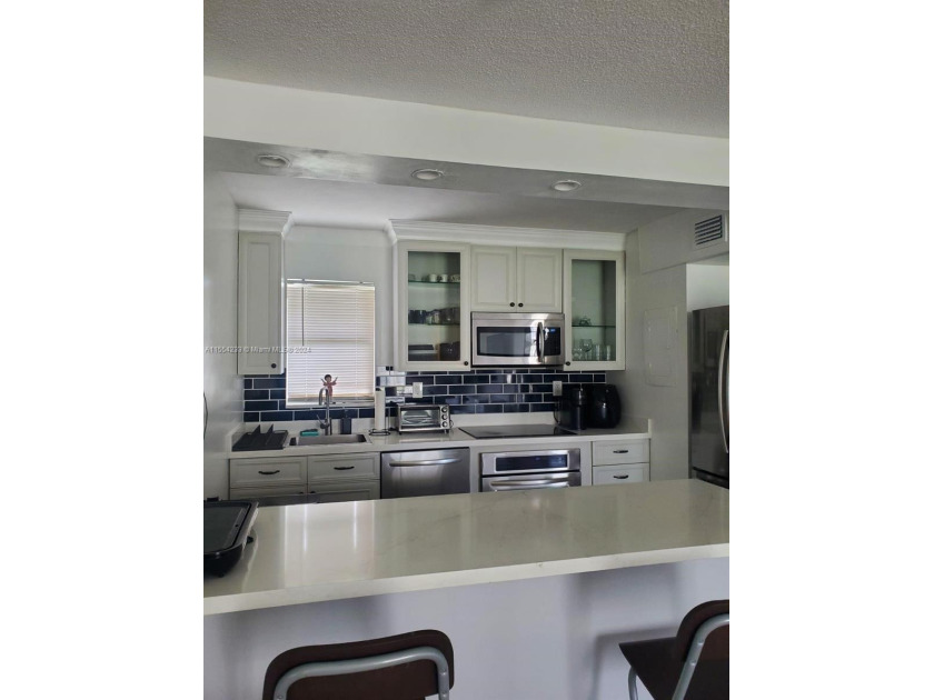 NICE APARTMENT IN JADE WINDS, 24 HOUR GATED COMMUNITY IN MIAMI - Beach Condo for sale in Miami, Florida on Beachhouse.com