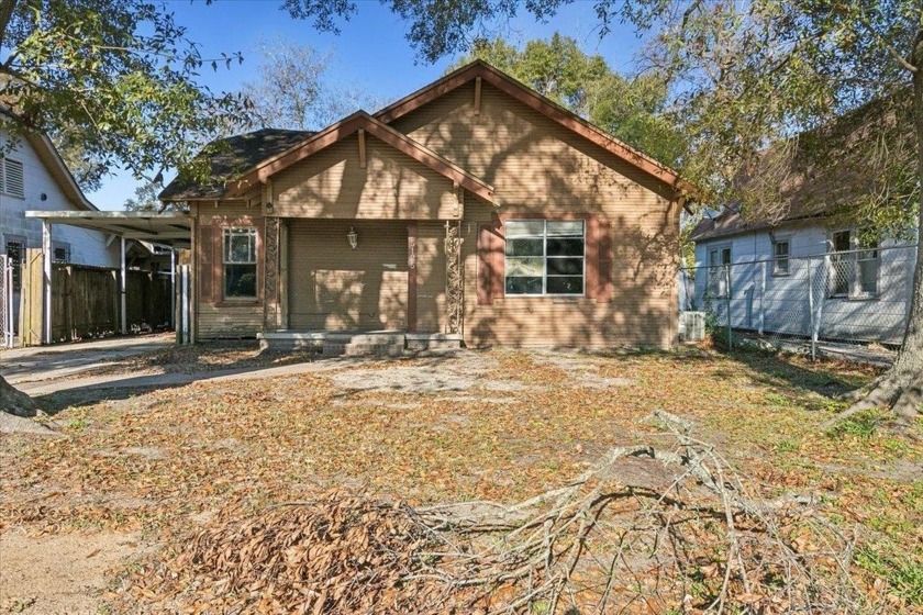 Opportunity knocks! This 3-bedroom, 1-bath home is a diamond in - Beach Home for sale in Port Arthur, Texas on Beachhouse.com