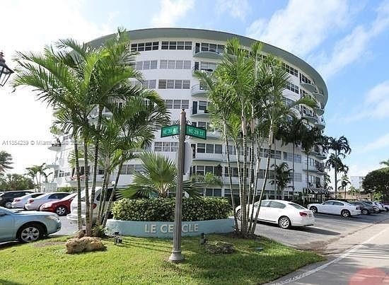 WALKING DISTANCE TO THE BEACH ! PRIME LOCATION: 2 blocks from - Beach Condo for sale in Fort Lauderdale, Florida on Beachhouse.com