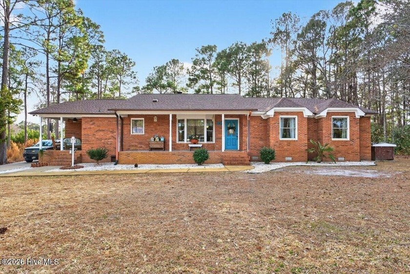 Absolutely charming home in Brierwood Estates, a - Beach Home for sale in Shallotte, North Carolina on Beachhouse.com
