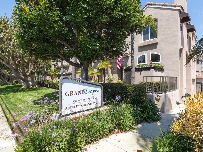 This charming 3 bedroom, 2.5 bathroom, split-level townhome - Beach Townhome/Townhouse for sale in El Segundo, California on Beachhouse.com