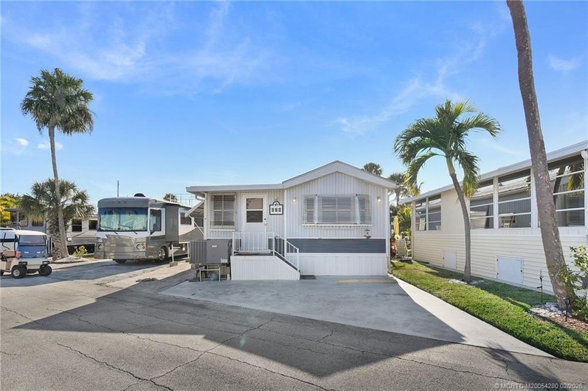 This 2/2 property is move in ready, furnished and in fantastic - Beach Home for sale in Jensen Beach, Florida on Beachhouse.com