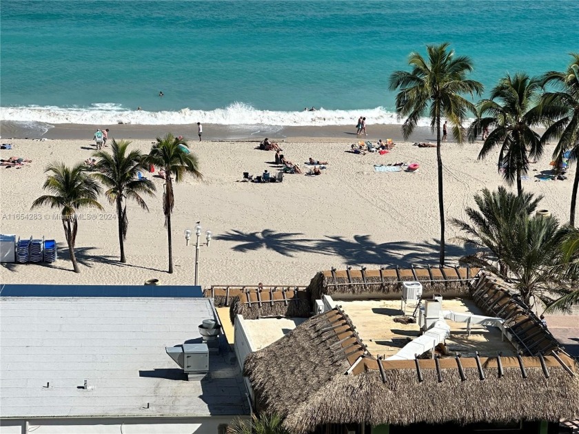 Excellent 2 bedroom 2 bathroom apartment with direct ocean views - Beach Condo for sale in Hollywood, Florida on Beachhouse.com