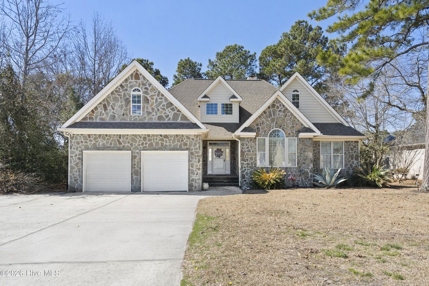 Welcome to comfortable coastal living in the highly desirable - Beach Home for sale in Sneads Ferry, North Carolina on Beachhouse.com