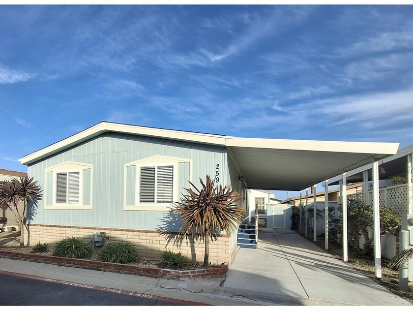 OPEN HOUSE SAT/SUN 11am to 3pm Check in at Clubhouse! There are - Beach Home for sale in Huntington Beach, California on Beachhouse.com