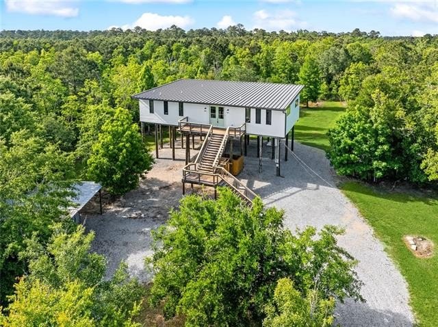 Discover the perfect blend of secluded country serenity and - Beach Home for sale in Slidell, Louisiana on Beachhouse.com