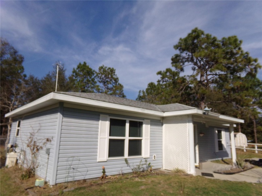 GREAT STARTER HOME THREE BEDROOM 2 BATH HOME BEAUTIFUL PLACE TO - Beach Home for sale in Crystal River, Florida on Beachhouse.com