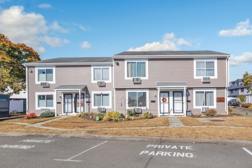 This bright and airy 2-bedroom, 1.5-bath condo is a rare find in - Beach Condo for sale in Norwalk, Connecticut on Beachhouse.com