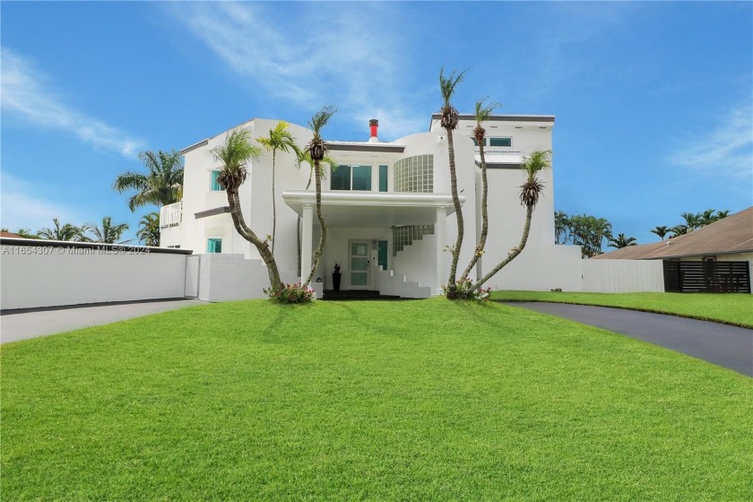 This majestic residence near The Falls exudes an aura of delight - Beach Home for sale in Miami, Florida on Beachhouse.com