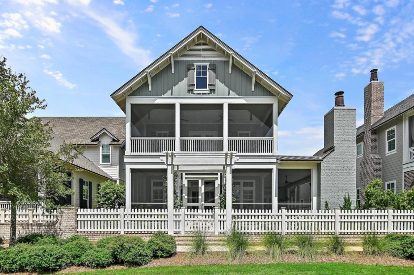 Welcome to 262 Lantern Lane! This Southern-style inspired home - Beach Home for sale in Destin, Florida on Beachhouse.com