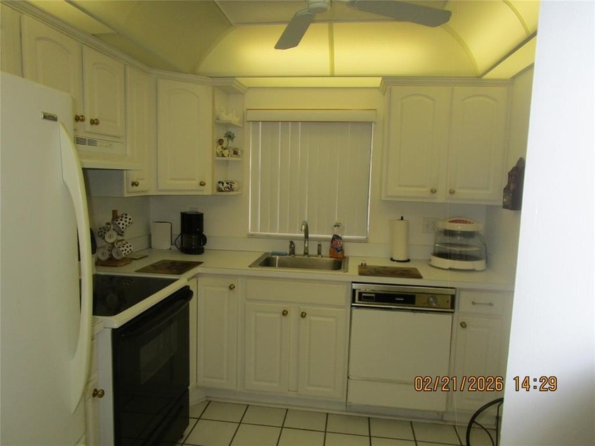 THIS LOVELY ONE BEDROOM ONE AND A HALF BATH IS IMMACULATE. THIS - Beach Condo for sale in Sunrise, Florida on Beachhouse.com