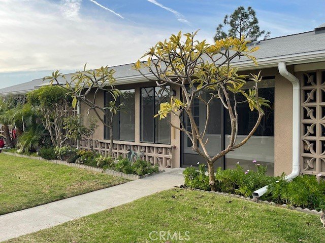 (Mutual 10-246-C) Darling Expanded One Bedroom on a courtyard - Beach Other for sale in Seal Beach, California on Beachhouse.com