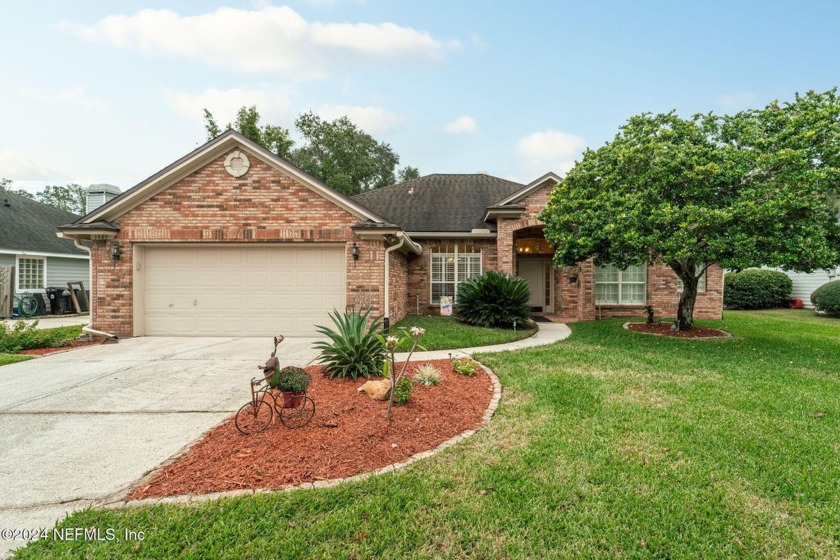 Come and see this beautiful picturesque lakefront home in Eagle - Beach Home for sale in Fleming Island, Florida on Beachhouse.com