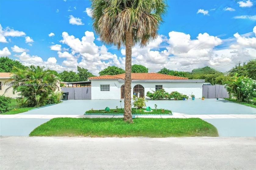 Adorable Home on a HUGE CORNER LOT in Lovely North Miami, Super - Beach Home for sale in North Miami, Florida on Beachhouse.com