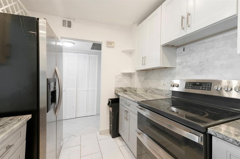 Beautifully updated 2-bedroom, 2-bathroom condo featuring an - Beach Condo for sale in Hollywood, Florida on Beachhouse.com