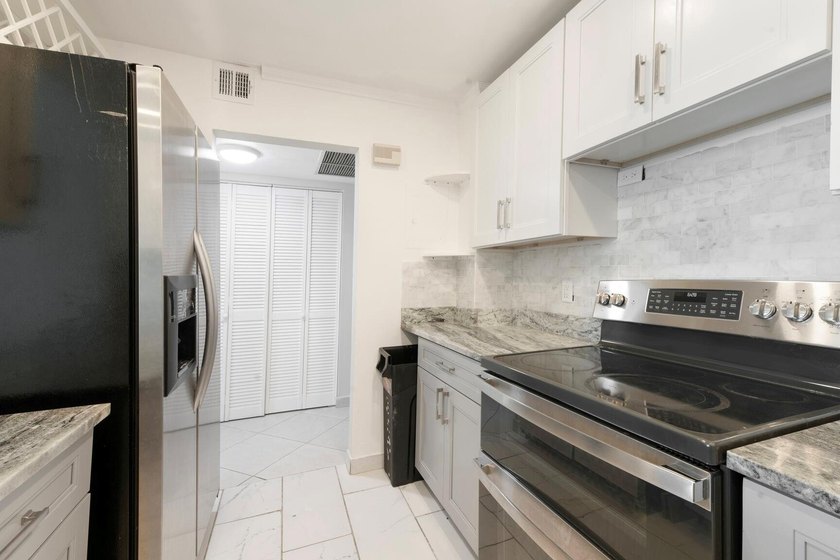 Beautifully updated 2-bedroom, 2-bathroom condo featuring an - Beach Condo for sale in Hollywood, Florida on Beachhouse.com