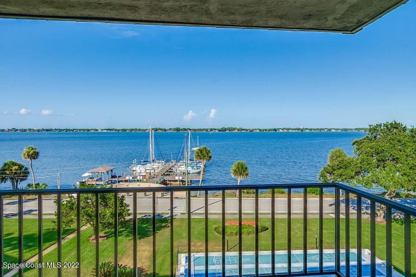 ENJOY 180 DEGREE RIVER VIEWS FROM THIS TOP FLOOR UNIT! Totally - Beach Condo for sale in Rockledge, Florida on Beachhouse.com