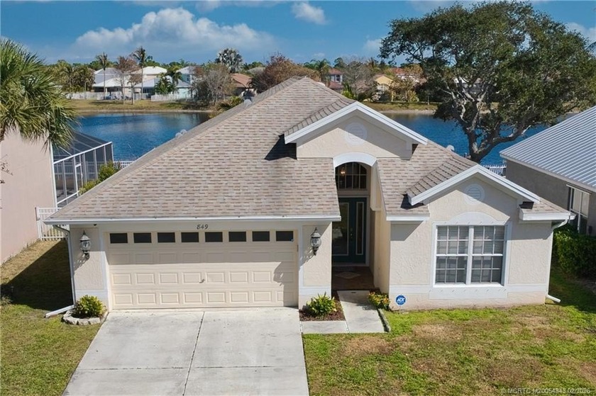 Stunning Lakefront Living in Jensen Beach-Enjoy breathtaking - Beach Home for sale in Jensen Beach, Florida on Beachhouse.com