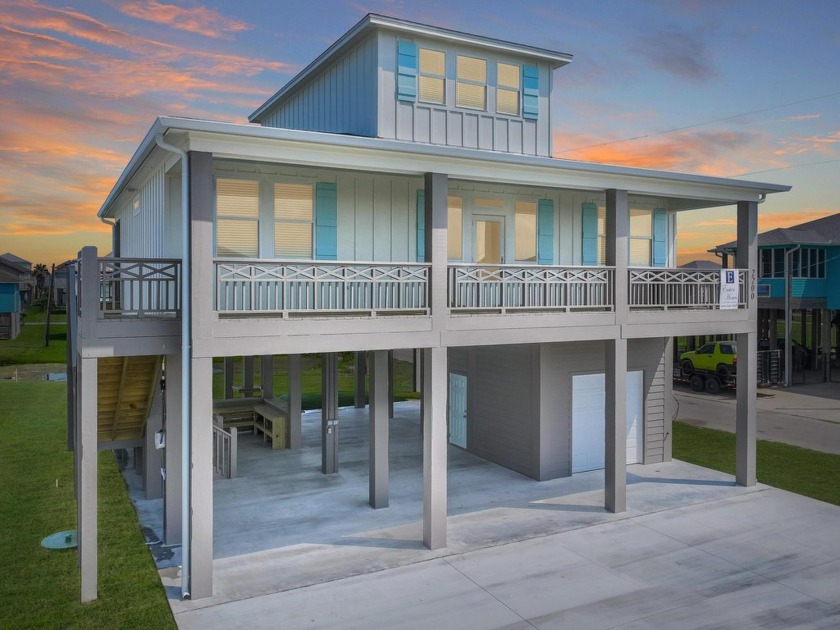 Amazing 5-3-1 new construction by Easton Homes, known for - Beach Home for sale in Crystal Beach, Texas on Beachhouse.com