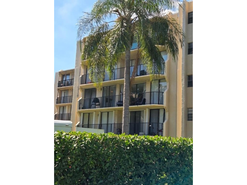 Enjoy the Beautiful Lake View from this spacious 2/2 condo With - Beach Condo for sale in Pompano Beach, Florida on Beachhouse.com