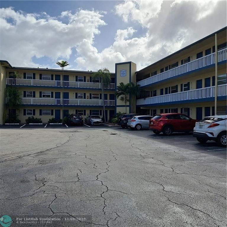 Awesome two bedroom unit in great eastern Ft Lauderdale location - Beach Condo for sale in Fort Lauderdale, Florida on Beachhouse.com