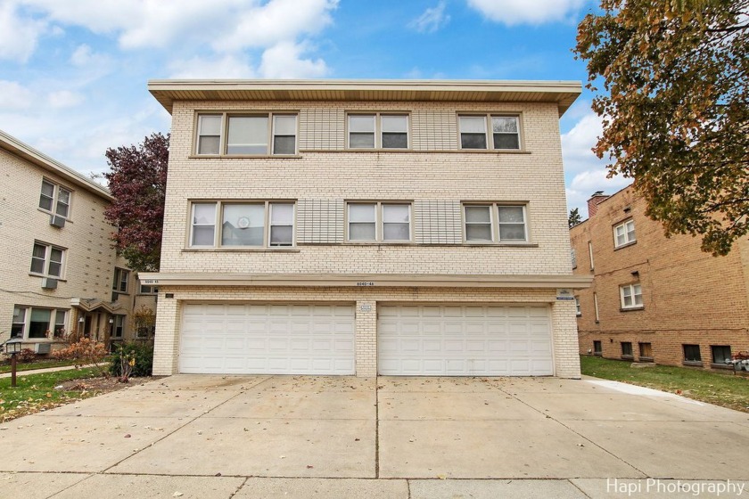 Welcome home! This bright, move-in-ready downtown Skokie condo - Beach Home for sale in Skokie, Illinois on Beachhouse.com