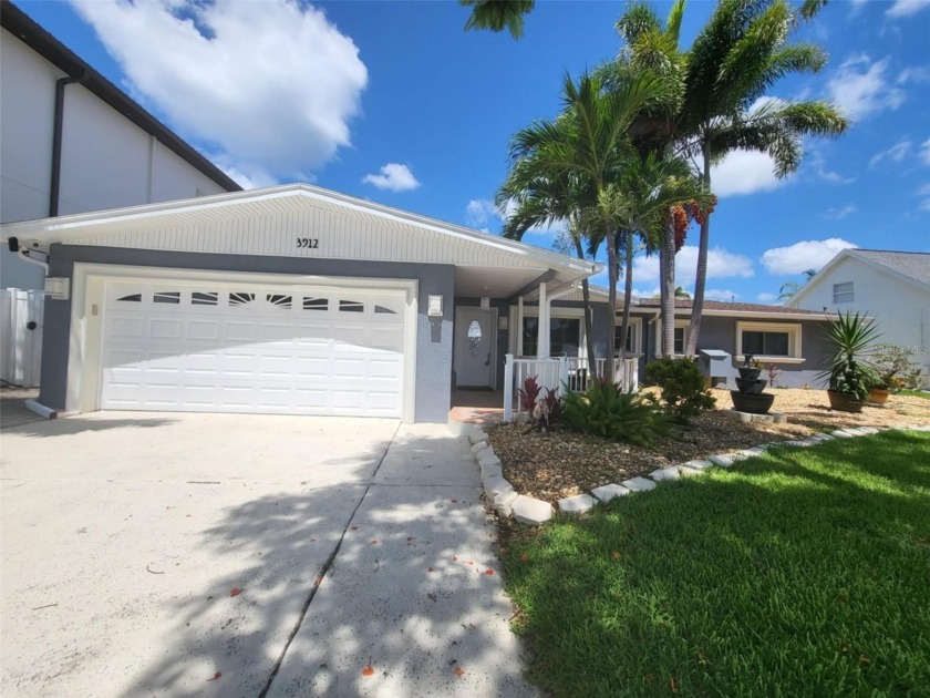 Are you looking for FLORIDA LIFESTYLE! WATERFRONT! Beautiful - Beach Home for sale in Tampa, Florida on Beachhouse.com