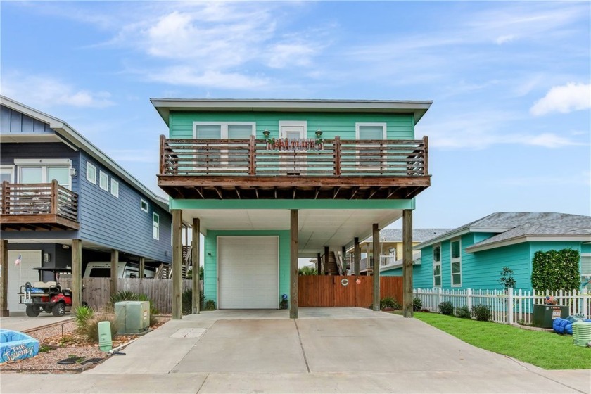 Nestled in a prime location, this charming 3-bedroom, 2-bathroom - Beach Home for sale in Port Aransas, Texas on Beachhouse.com