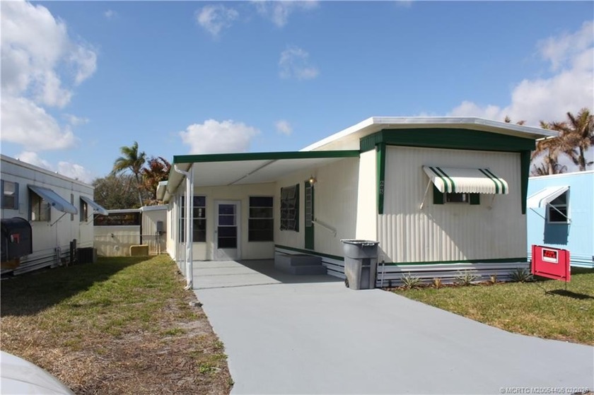 Renovated and updated throughout. Move in ready! 2-Bedroom, 1 - Beach Home for sale in Jensen Beach, Florida on Beachhouse.com