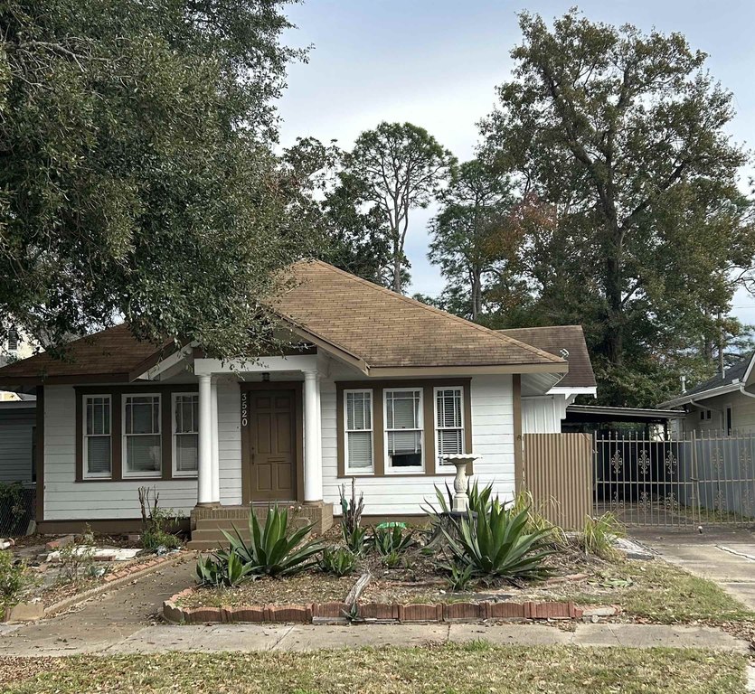 This large 3 bedroom 2 bath home with 2 car garage is the - Beach Home for sale in Port Arthur, Texas on Beachhouse.com