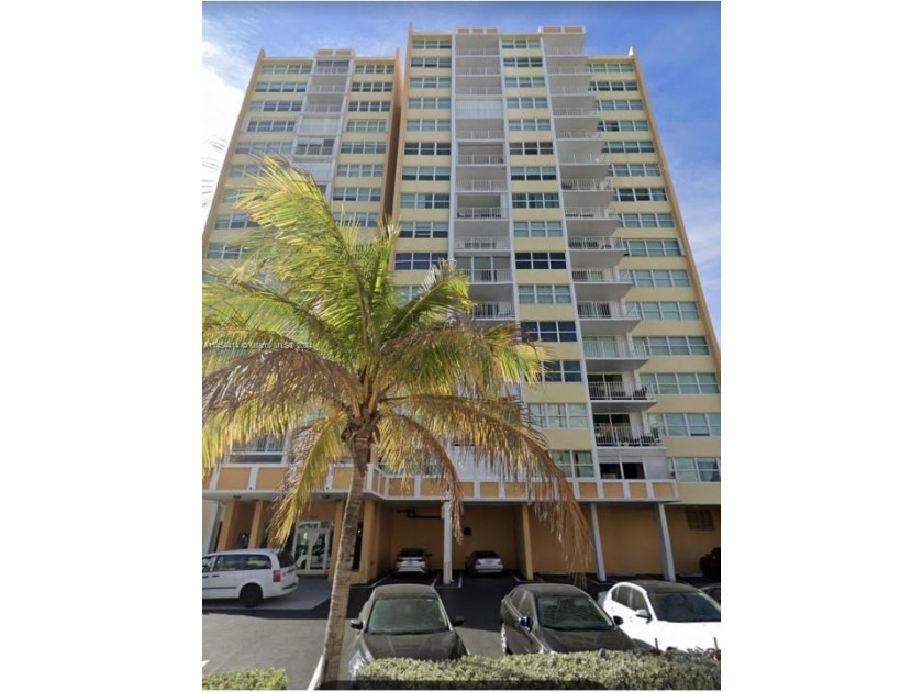 Location, Location, Location!! Are you looking for an affordable - Beach Condo for sale in Hollywood, Florida on Beachhouse.com