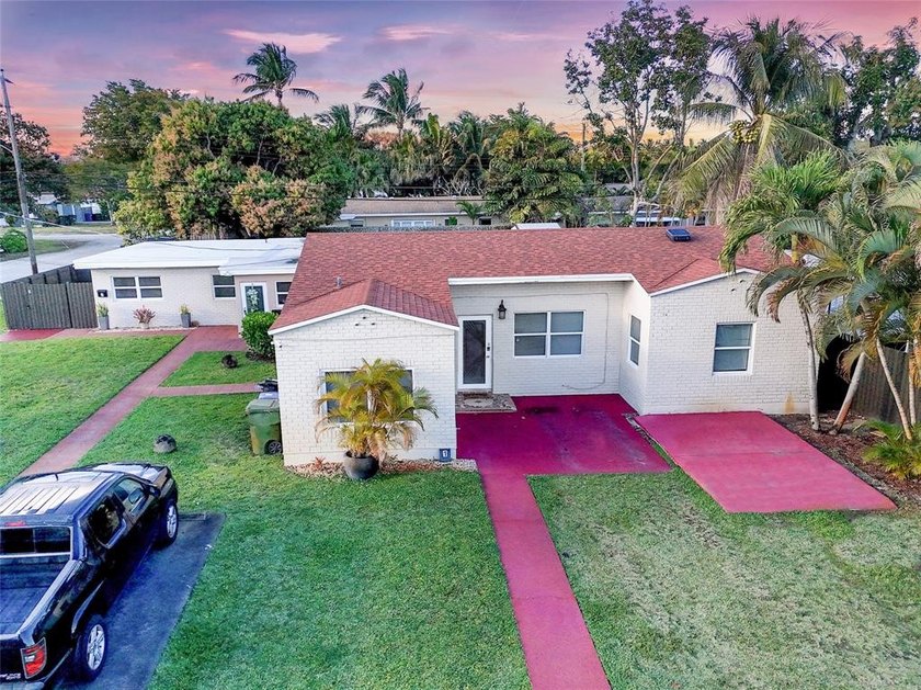 Turnkey 4-plex (configured as 5 income-producing units) - Beach Lot for sale in Fort Lauderdale, Florida on Beachhouse.com