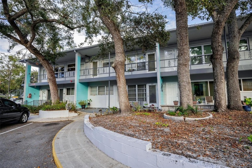 WOW ...... 2 Bedroom, 2 Bath - End Unit ....!  Charming & Cozy - Beach Condo for sale in Kenneth City, Florida on Beachhouse.com