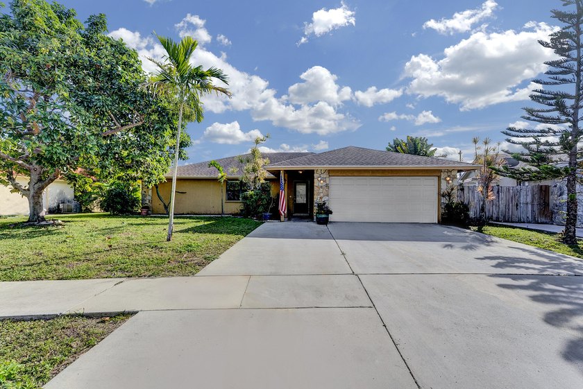 Welcome to this charming 3-bedroom, 2-bathroom spec home nestled - Beach Home for sale in Lantana, Florida on Beachhouse.com